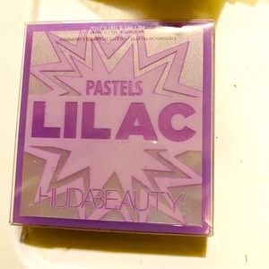 HUDA BEAUTY pastel pallet in LILAC